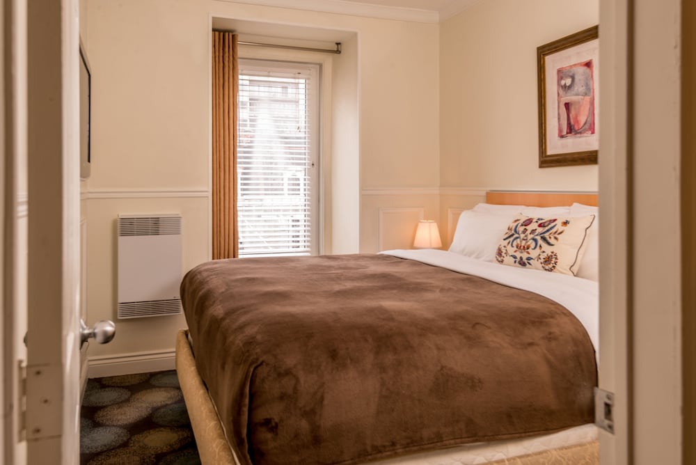 DELUXE, SUITE, KING BED, SOFA