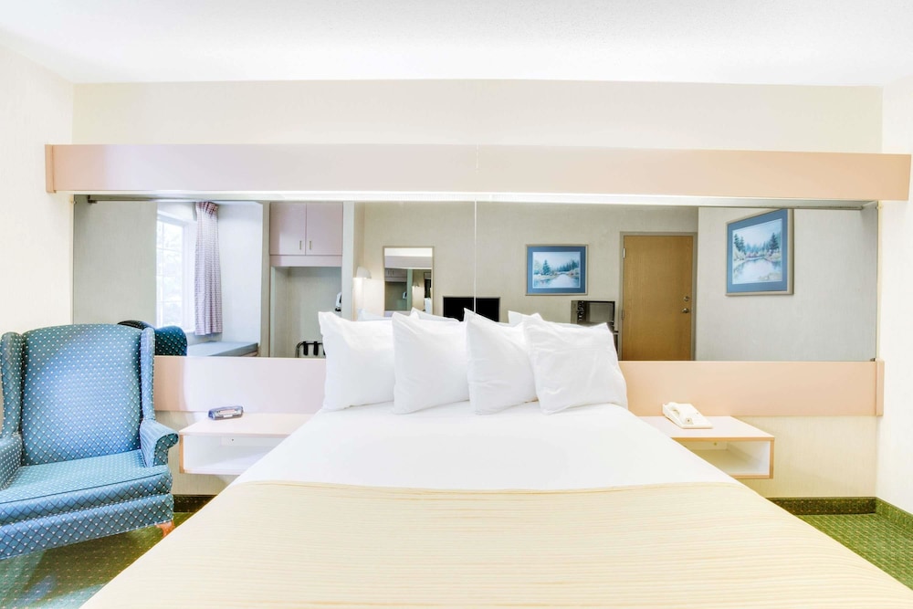 Microtel Inn Greensboro 44/54
