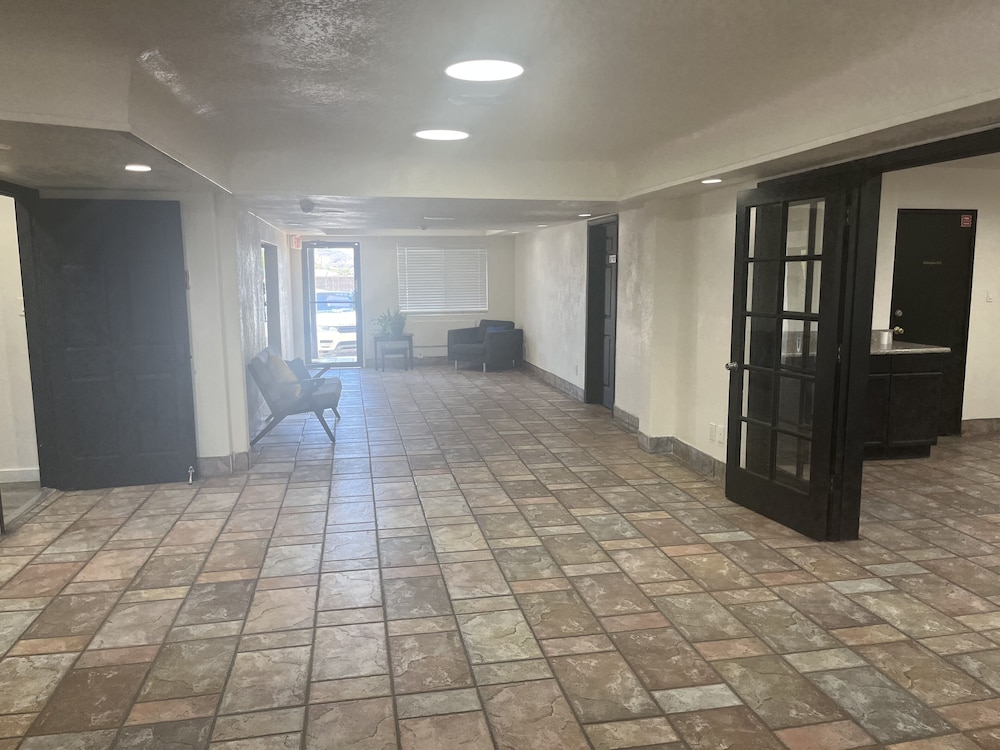 Ocotillo Apartments & Hotel 31/40