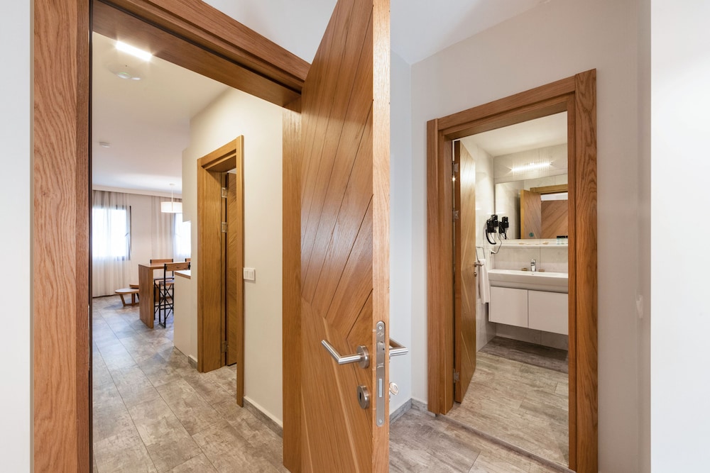 Dorman Suites Hotel 26/73