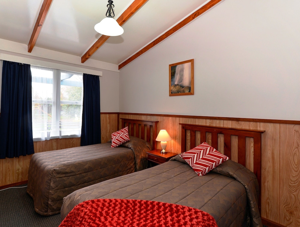 Fairy Springs Motel 13/59