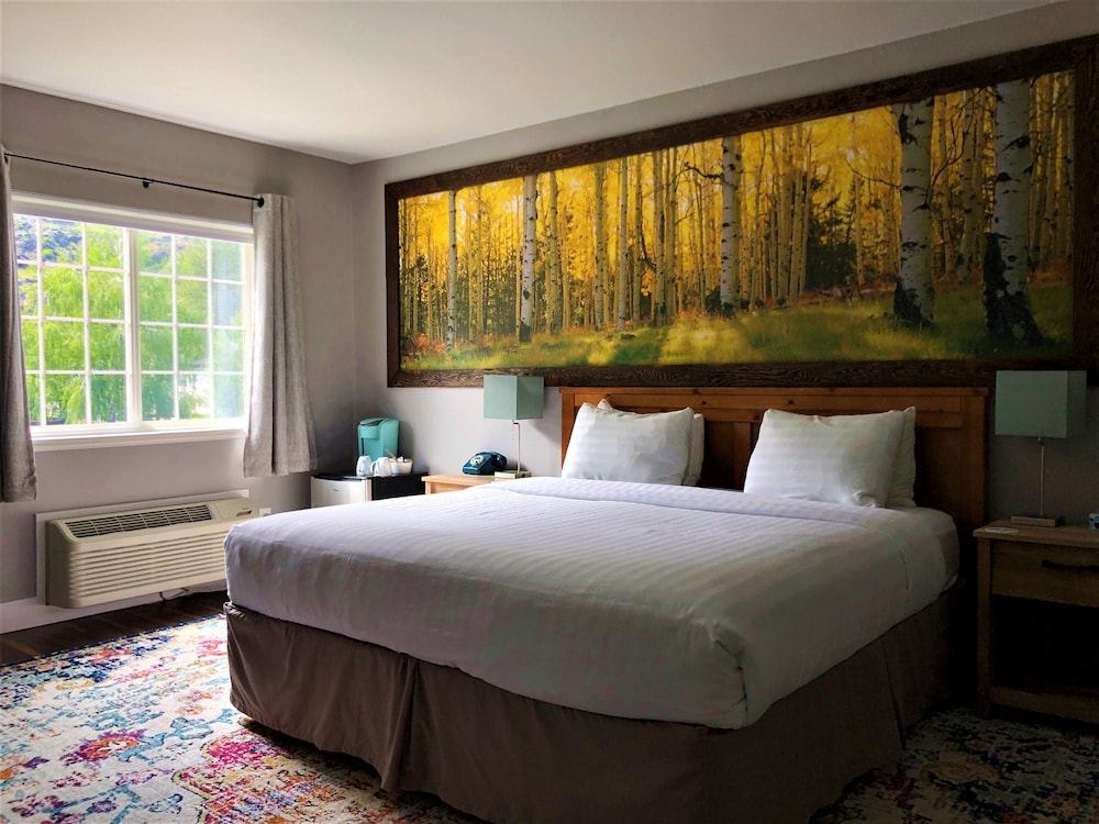 Blue Elk Inn 10/51