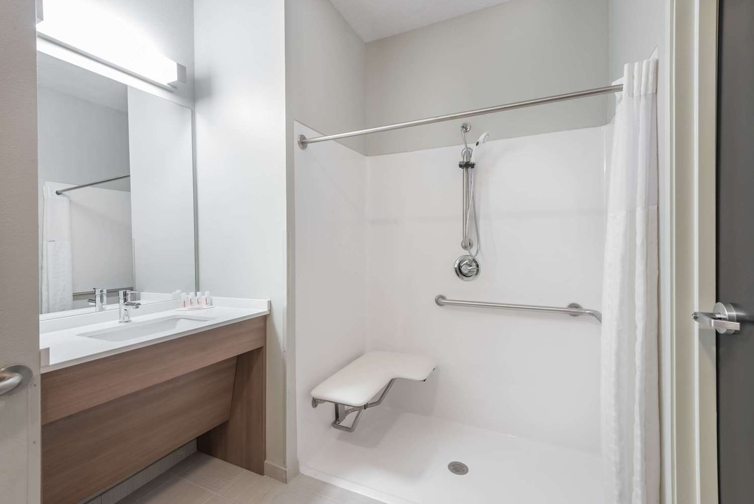 Microtel Inn And Suites By Wyndham New Martinsville 28/29