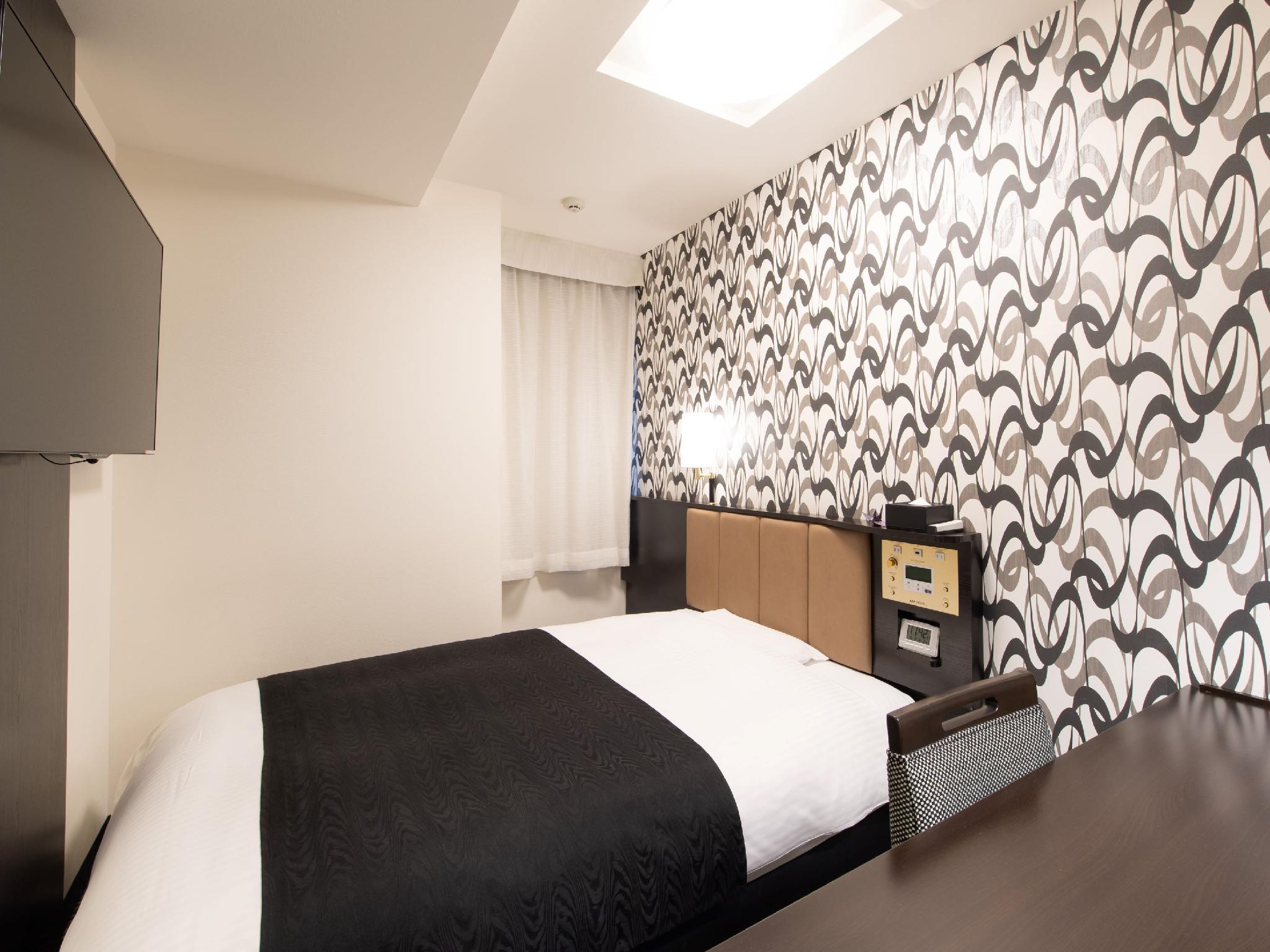 Room, Semi Double Bed