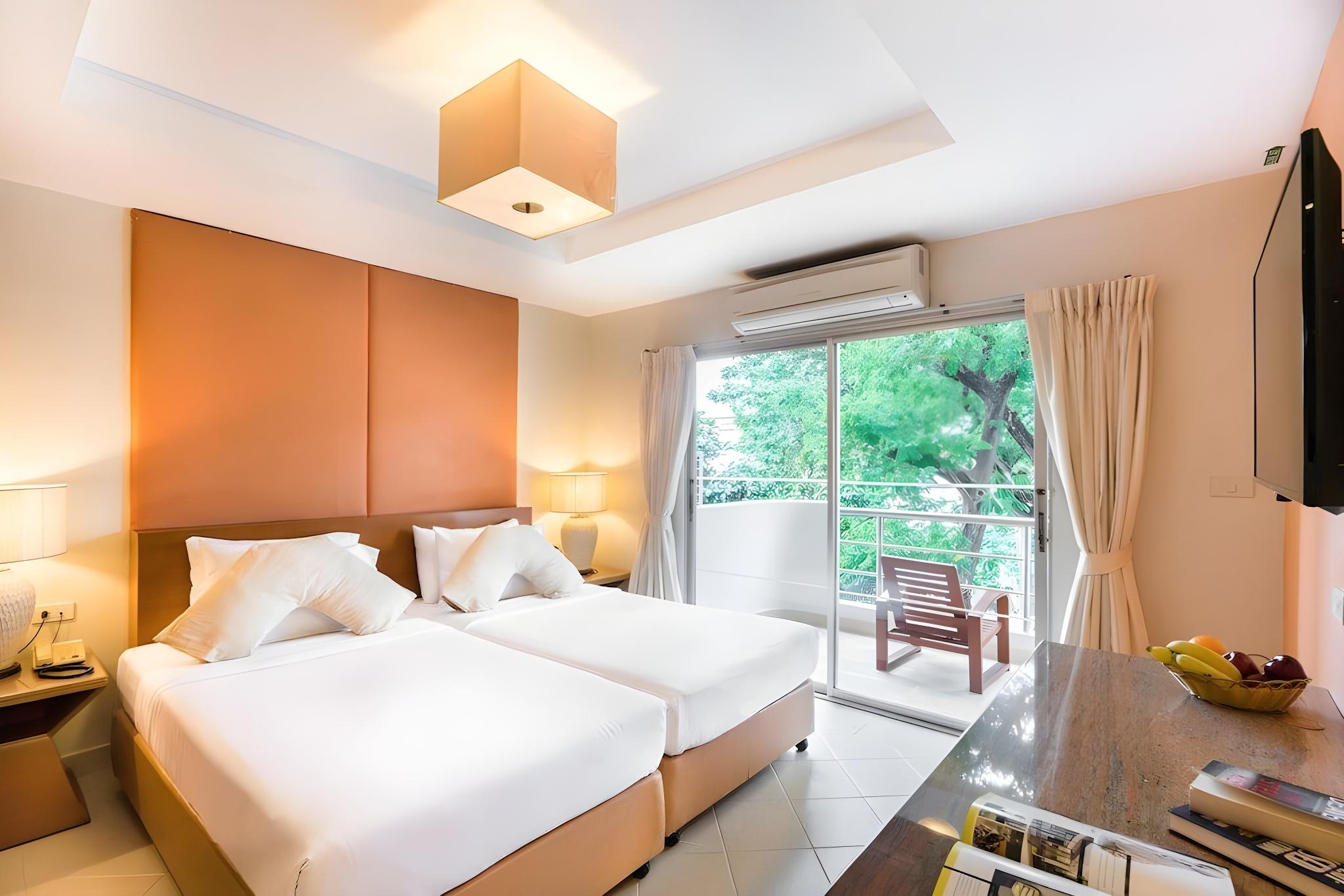 Standard, King Bed, Pool View