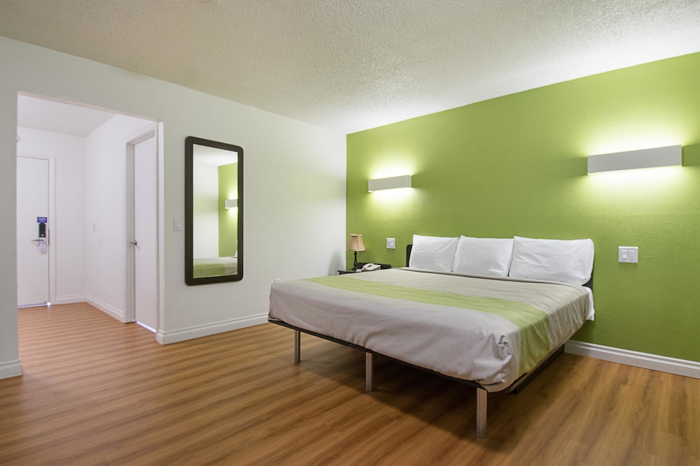 Motel6 Santa Maria, CA - South 17/56