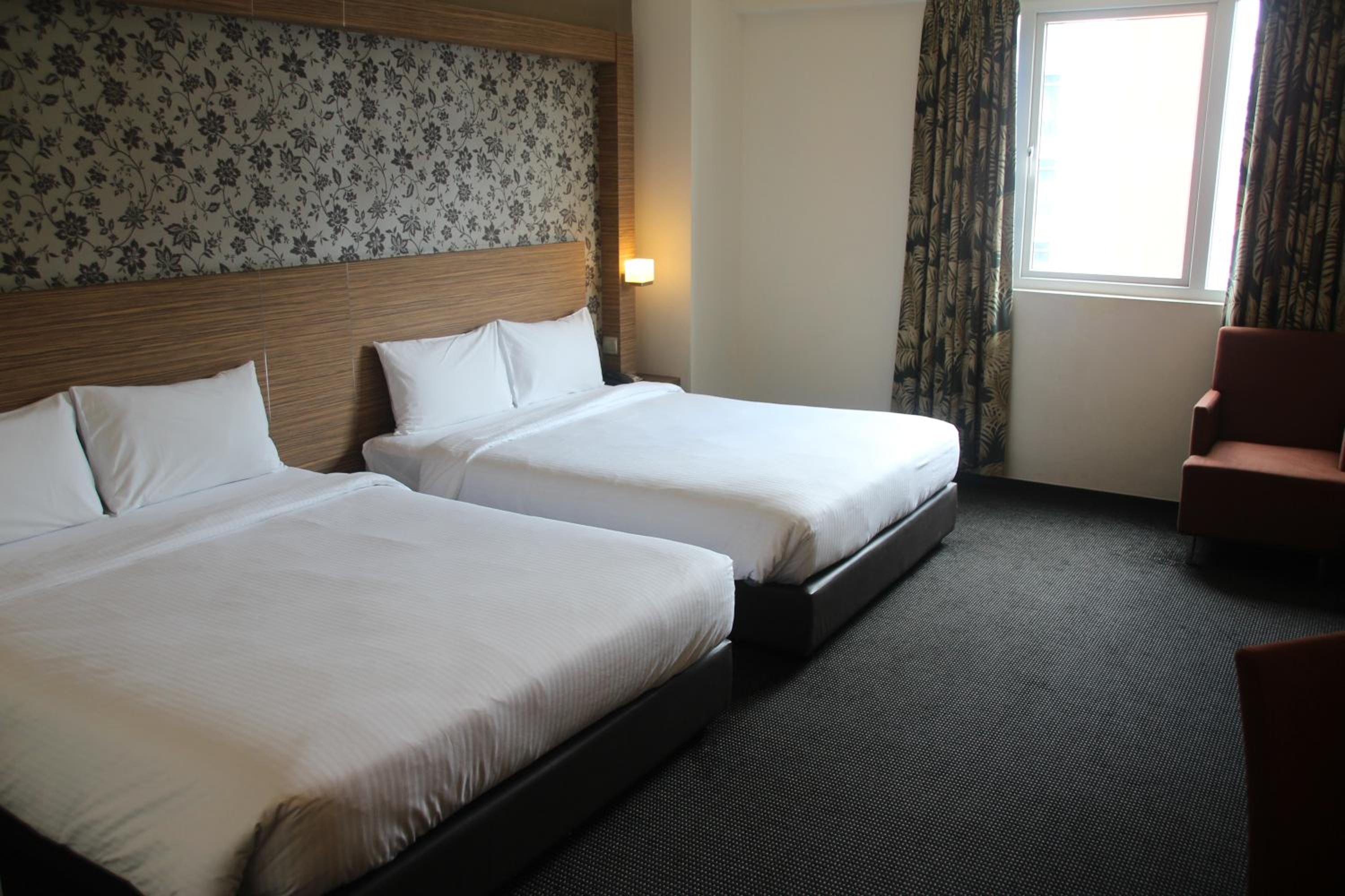 Strand Hotel 28/53
