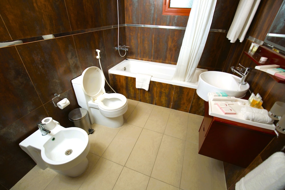 Al Manzil Hotel Bahrain 78/79