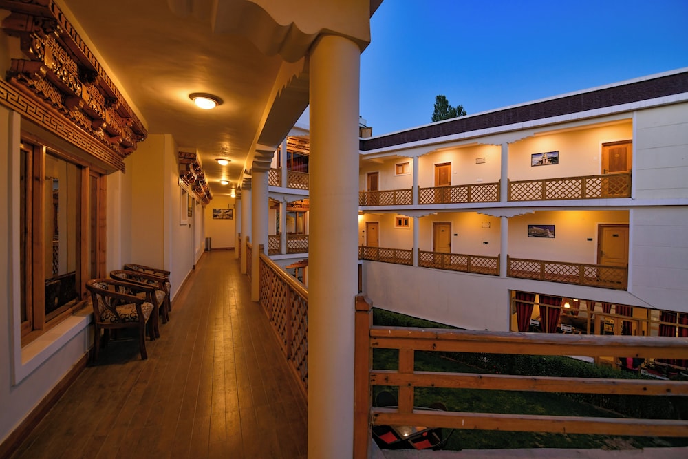 Hotel Ladakh Inn 14/19