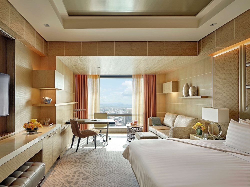 Shangri La At the Fort Manila 31/111
