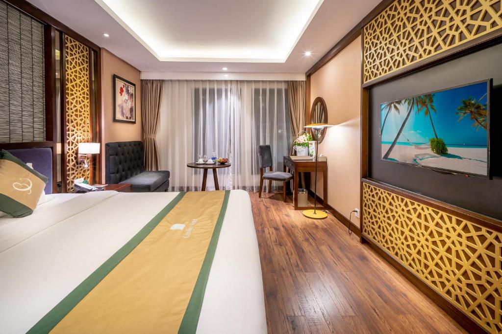 Room at Conifer Grand Hotel, HANOI
