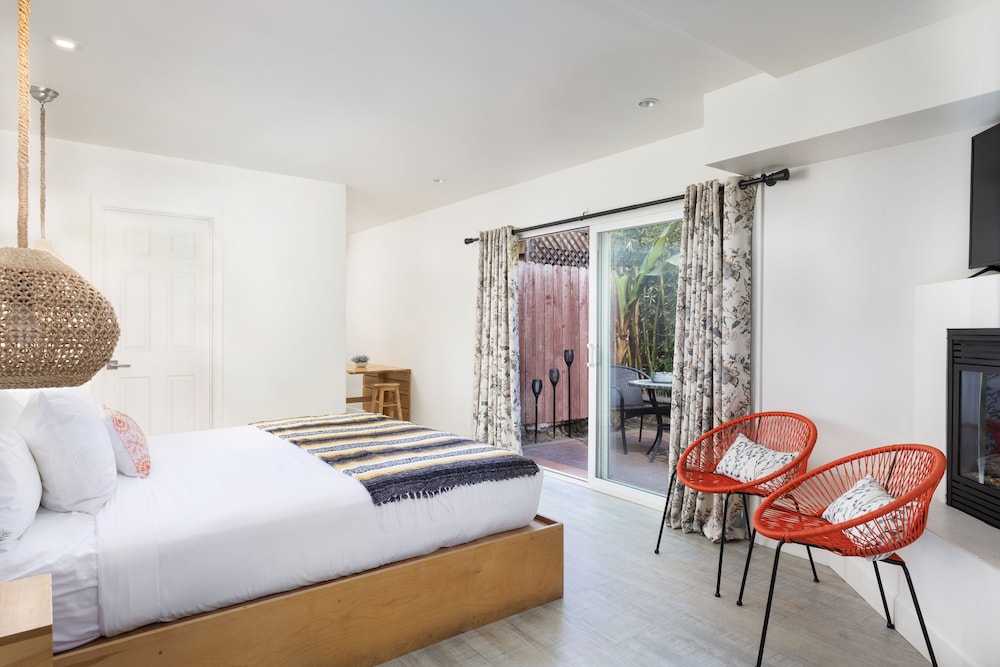 DELUXE, KING BED, PATIO, KITCHEN, GROUND FLOOR