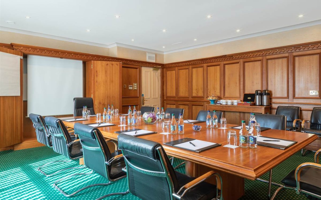 Ardilaun Hotel & Leisure Centre 38/41