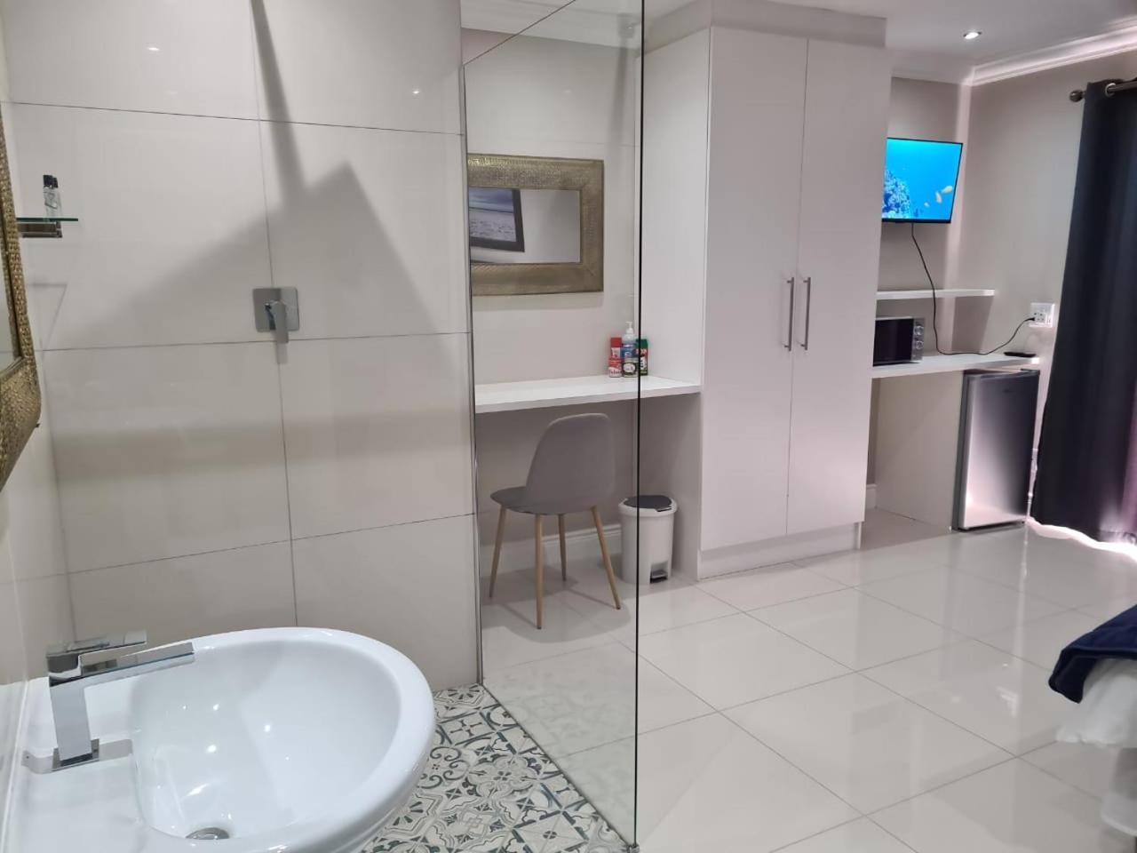 Cape Winelands Business Villas Self Catering rooms 49/50