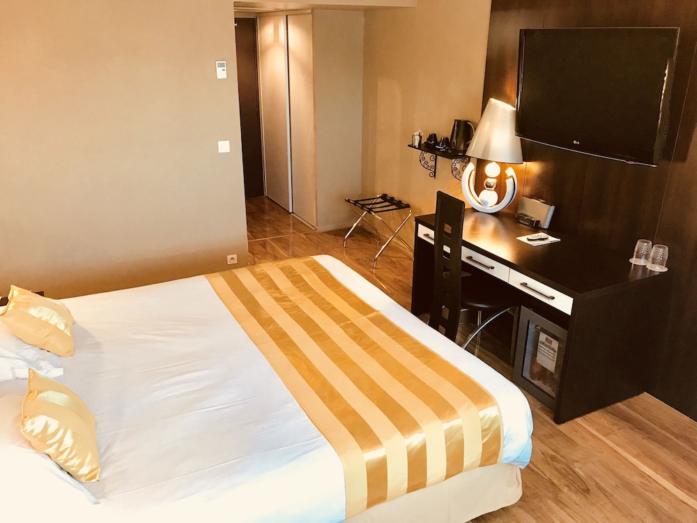 Grand Hotel de Nimes 35/81