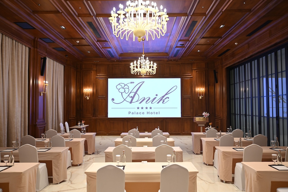 Anik Palace 40/47
