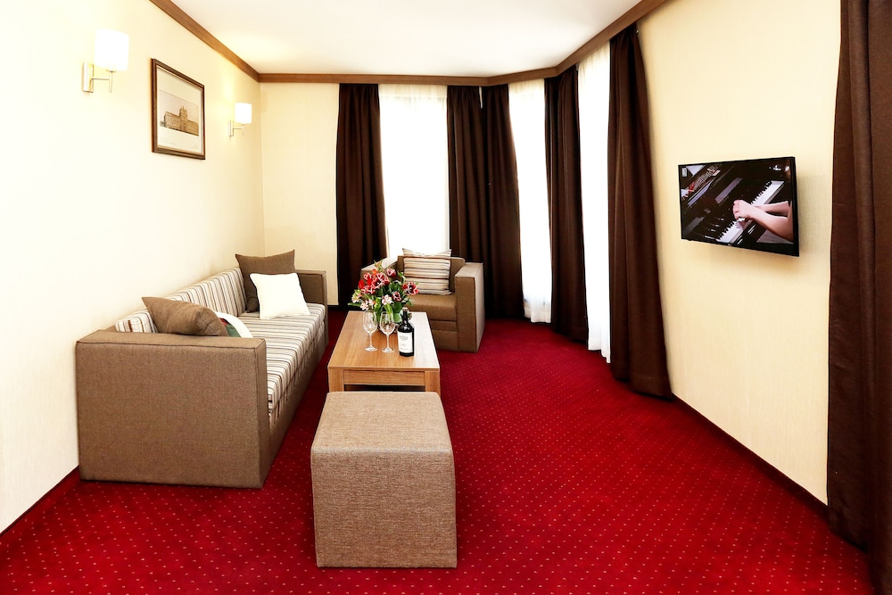 Coop Hotel Sofia 44/69