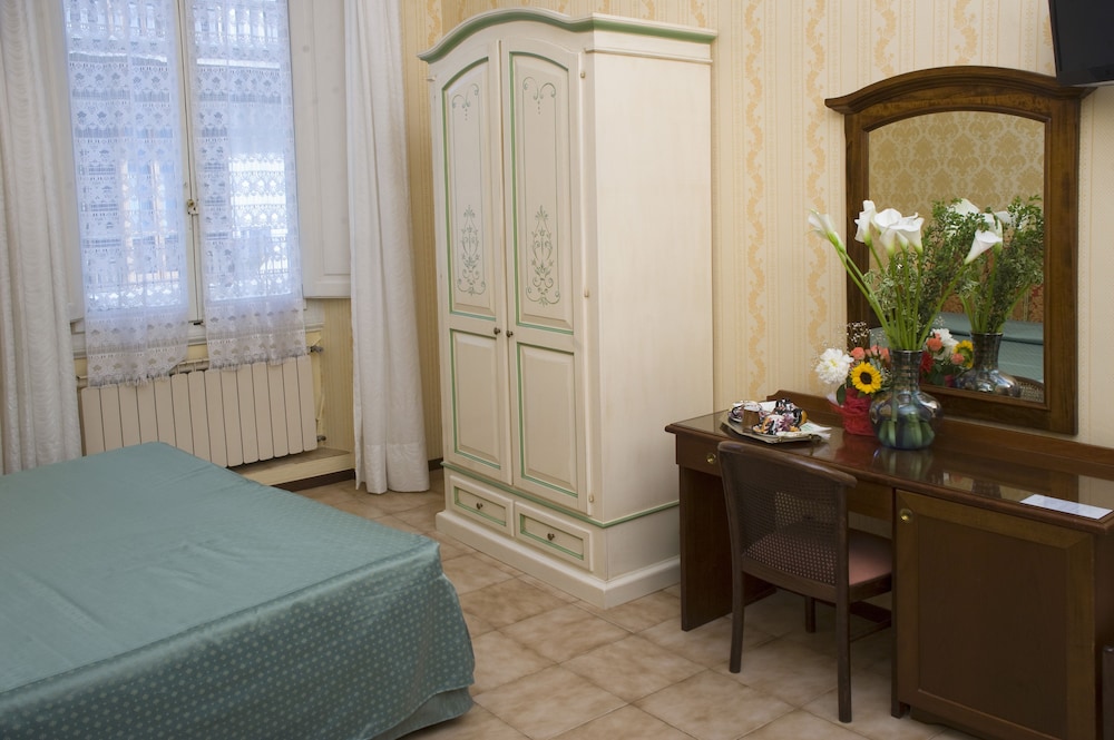 Hotel Beatrice 23/34