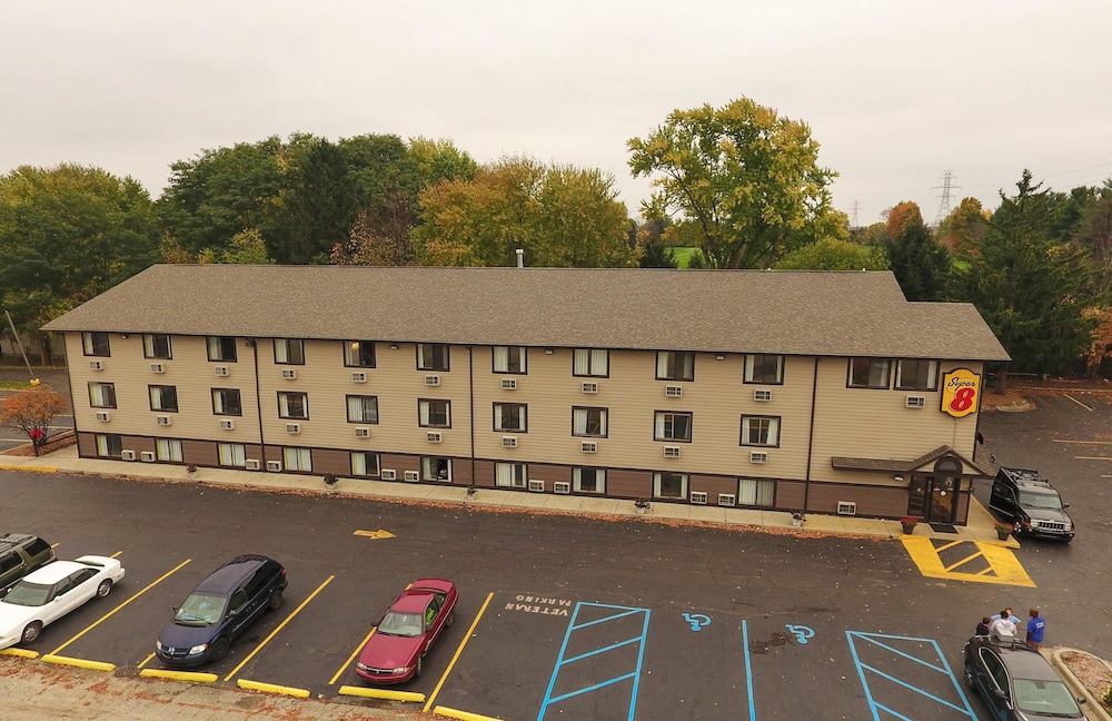 Super 8 By Wyndham Kalamazoo 9/12
