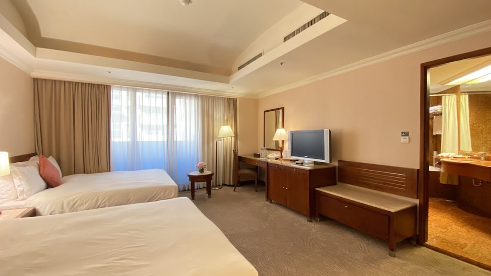 Monarch Plaza Hotel 16/47