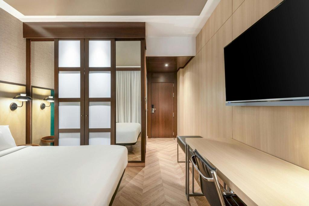 Connecting, Family, Twin Beds, King Bed, Corner