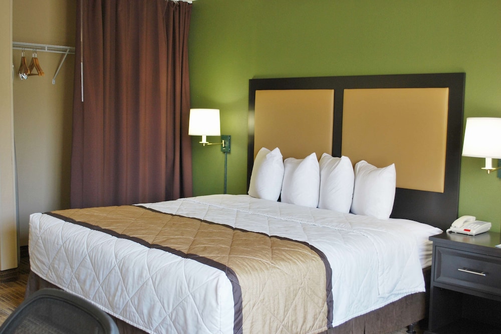 EFFICIENCY, SUITE, KING BED