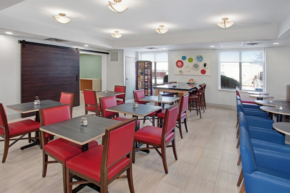 Holiday Inn Express Exton - Great Valley 52/72