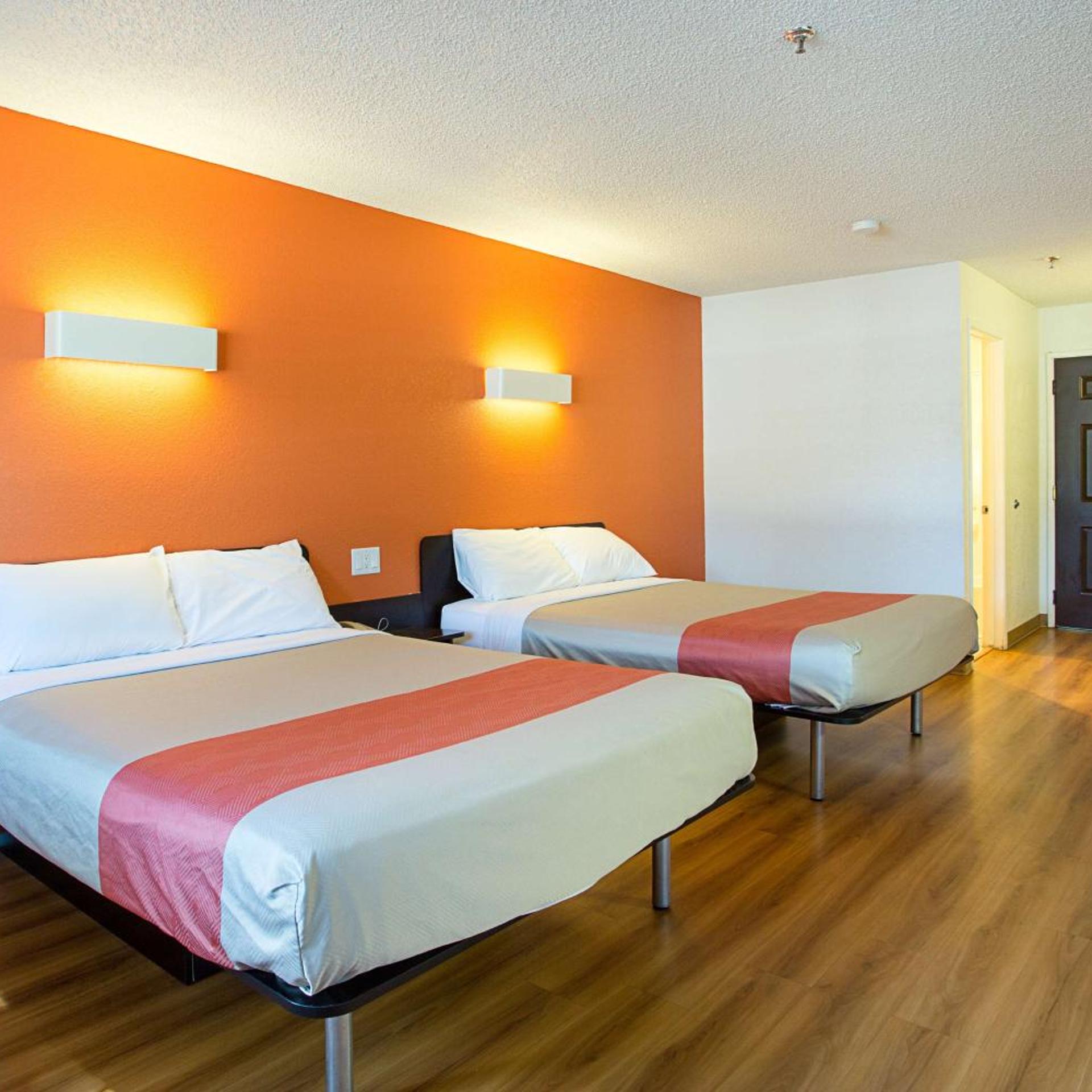2 Queen Beds - Non-Smoking