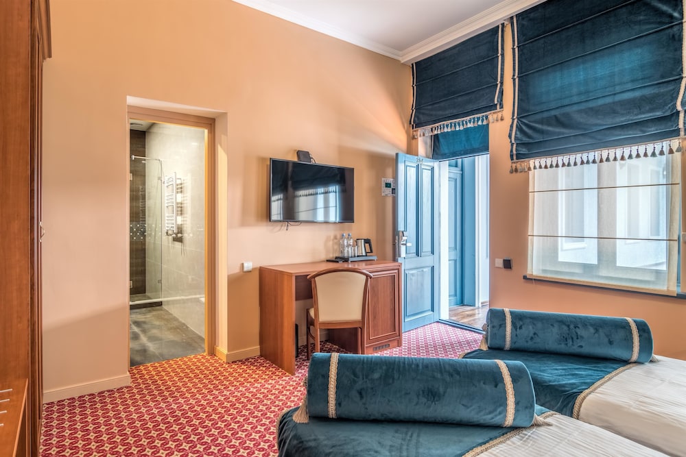 Golden Tulip Borjomi 48/73