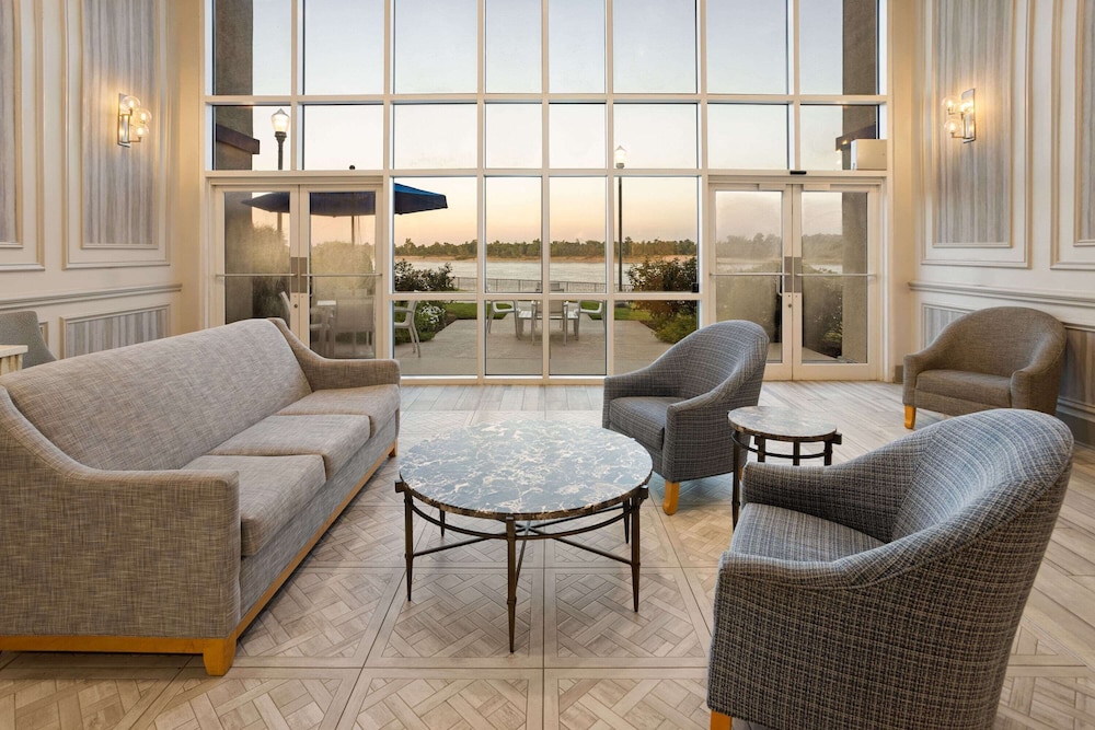 WaterView Casino and Hotel Trademark Collection by Wyndham 12/28