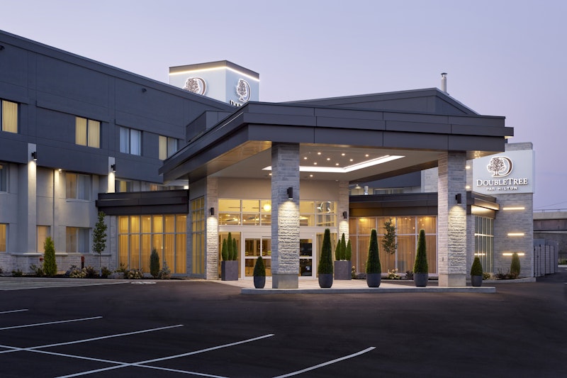 Doubletree by Hilton Montreal Airport 2/44