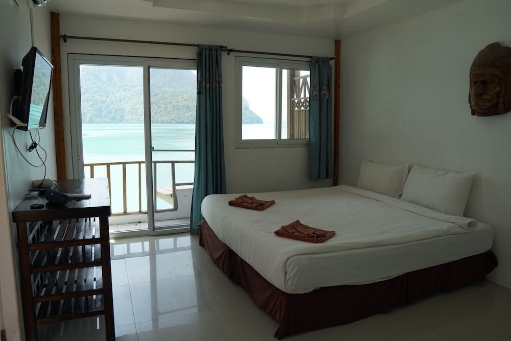 Phi Phi Cozy Seafront Resort 33/67