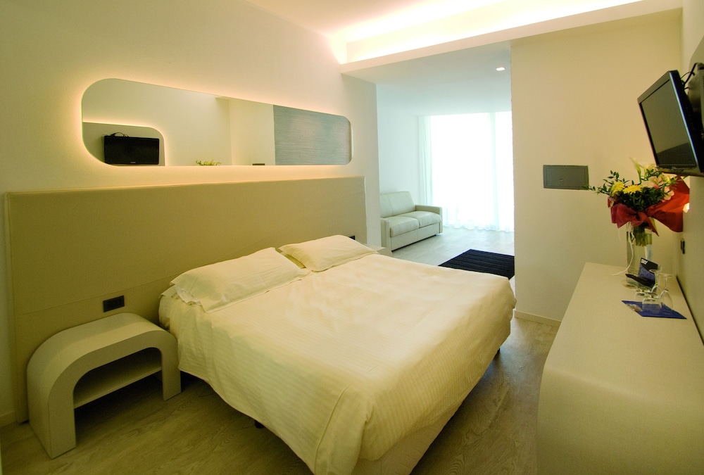 غرفة تنفيذية بسريرين منفصلين بإطلالة على البحر، Hotel Le Palme - Premier Resort 5/10
