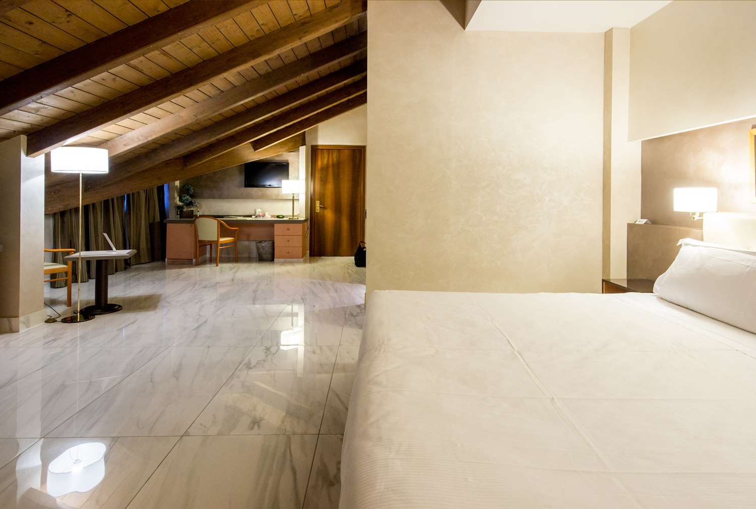 Connecting, Family, 2 Queen Beds, 2 Bathrooms 10/10