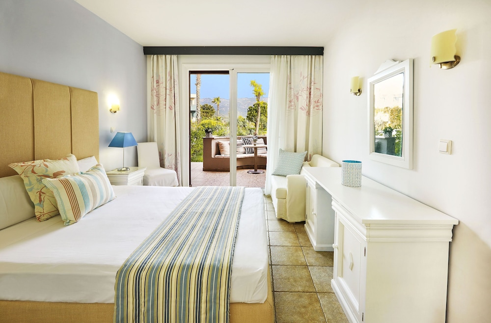 Ilio Mare Beach Hotel by GHH 15/75