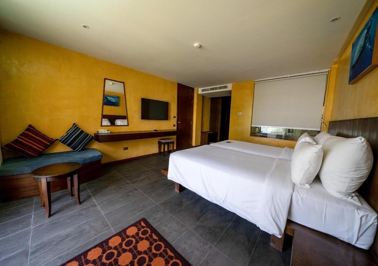 Deluxe, Double or Twin Bed, Pool Access