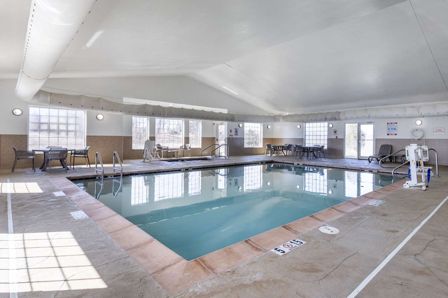 Sleep Inn & Suites Pleasant Hill - Des Moines 24/37