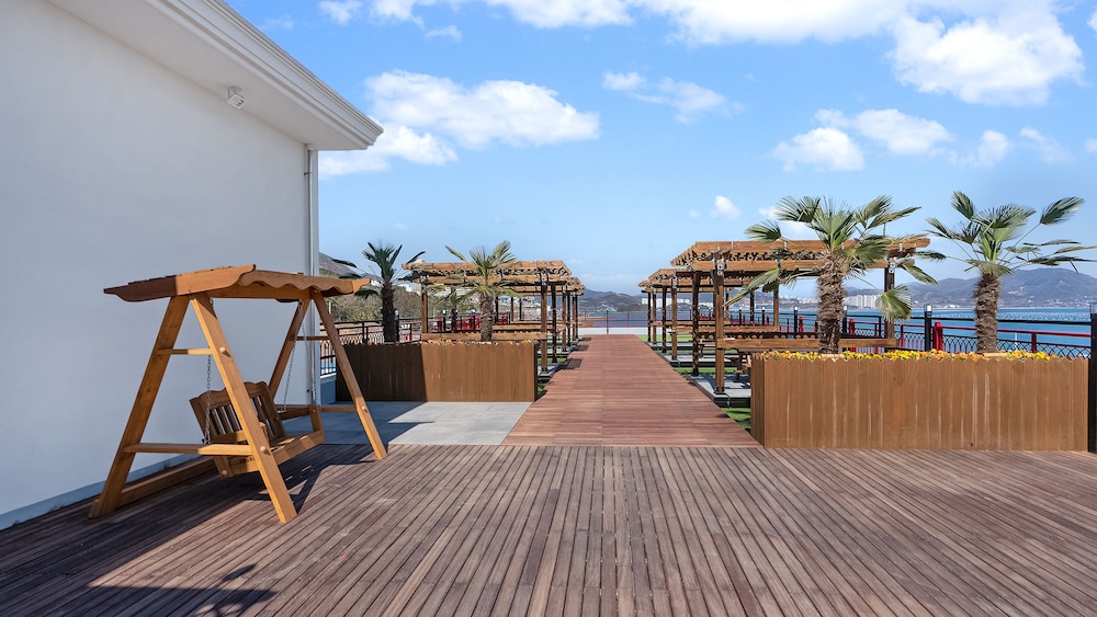 Gold Beach Resort 24/37