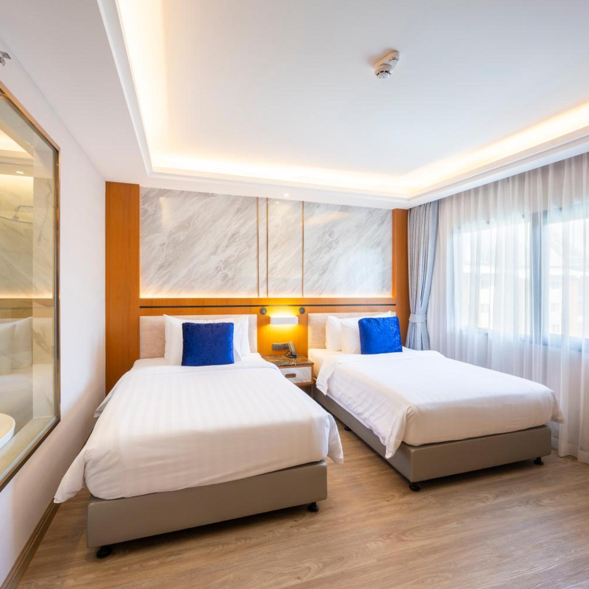 1 BEDROOM, SUITE, TWIN BEDS, POOL VIEW