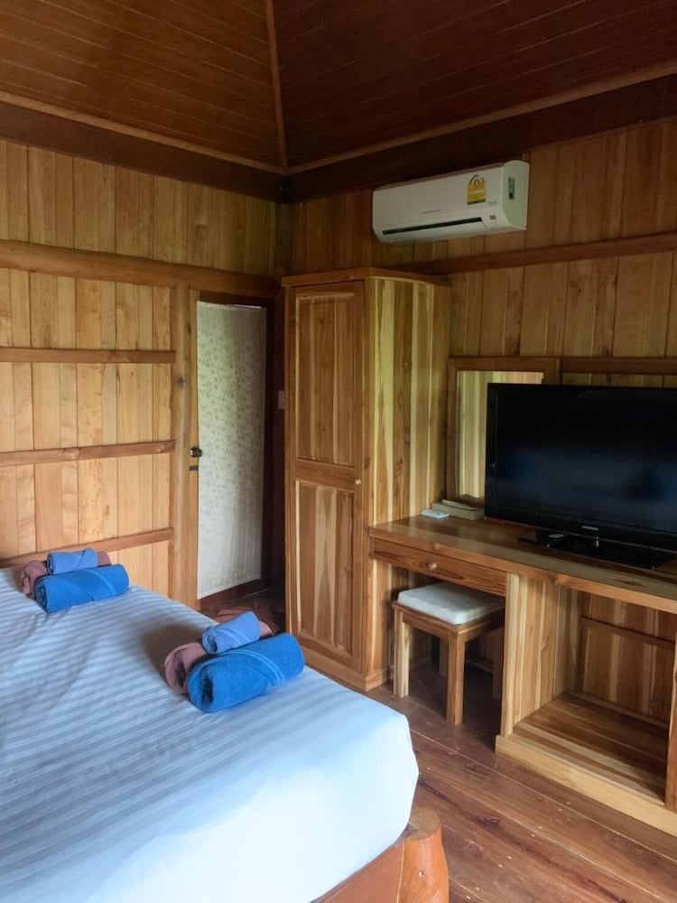 Thiw Son Beach Resort 34/70