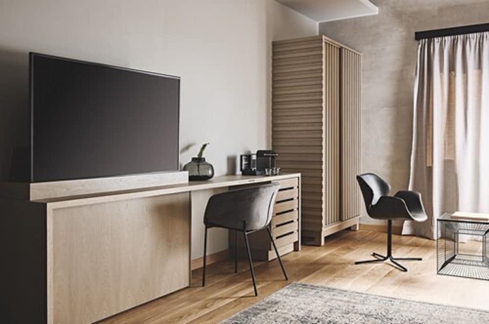 Cama Luxury Suites 50/58