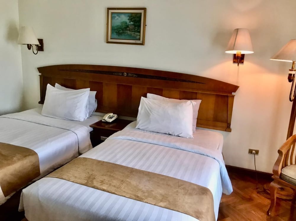 Kaisar Hotel 11/56