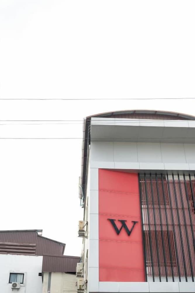 We World Boutique Hatyai 7/56