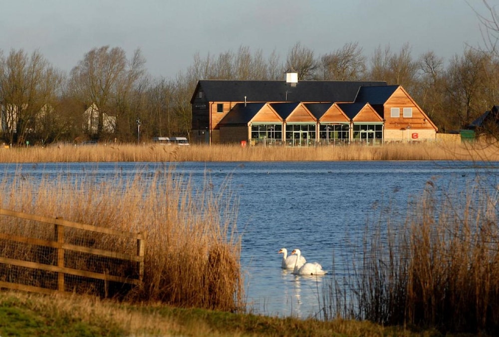 De Vere Cotswold Water Park 56/68