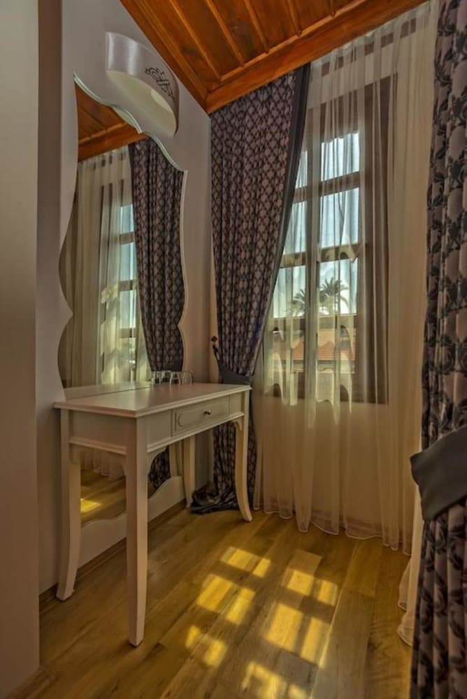 Argos Hotel - Adults Only 9/75