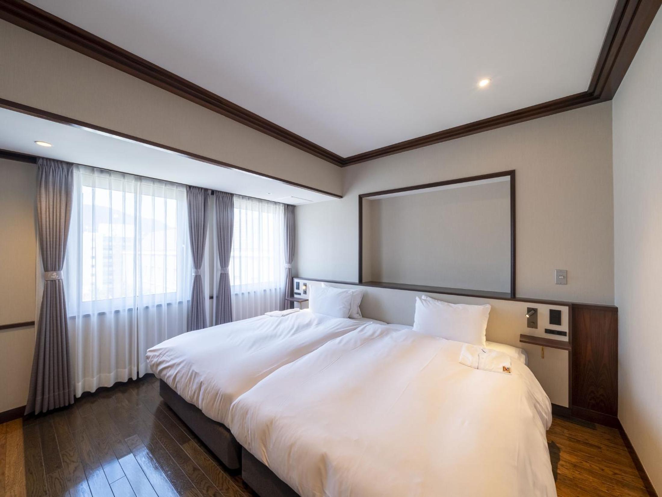 Suite, Kitchenette, South Building