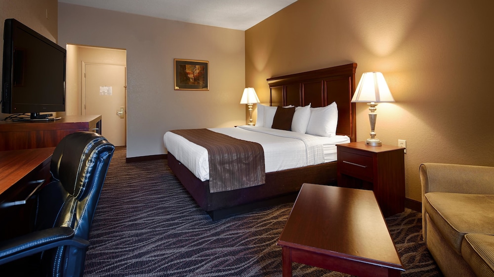 Best Western Plus Russellville Hotel & Suites 7/32
