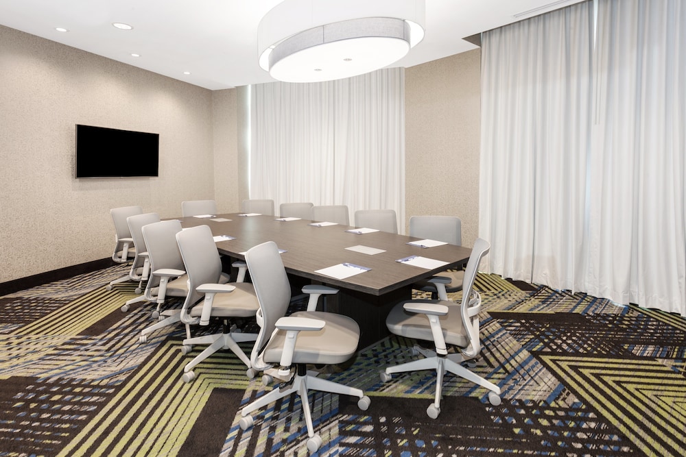 Holiday Inn Express And Suites Ottawa Downtown East 64/78