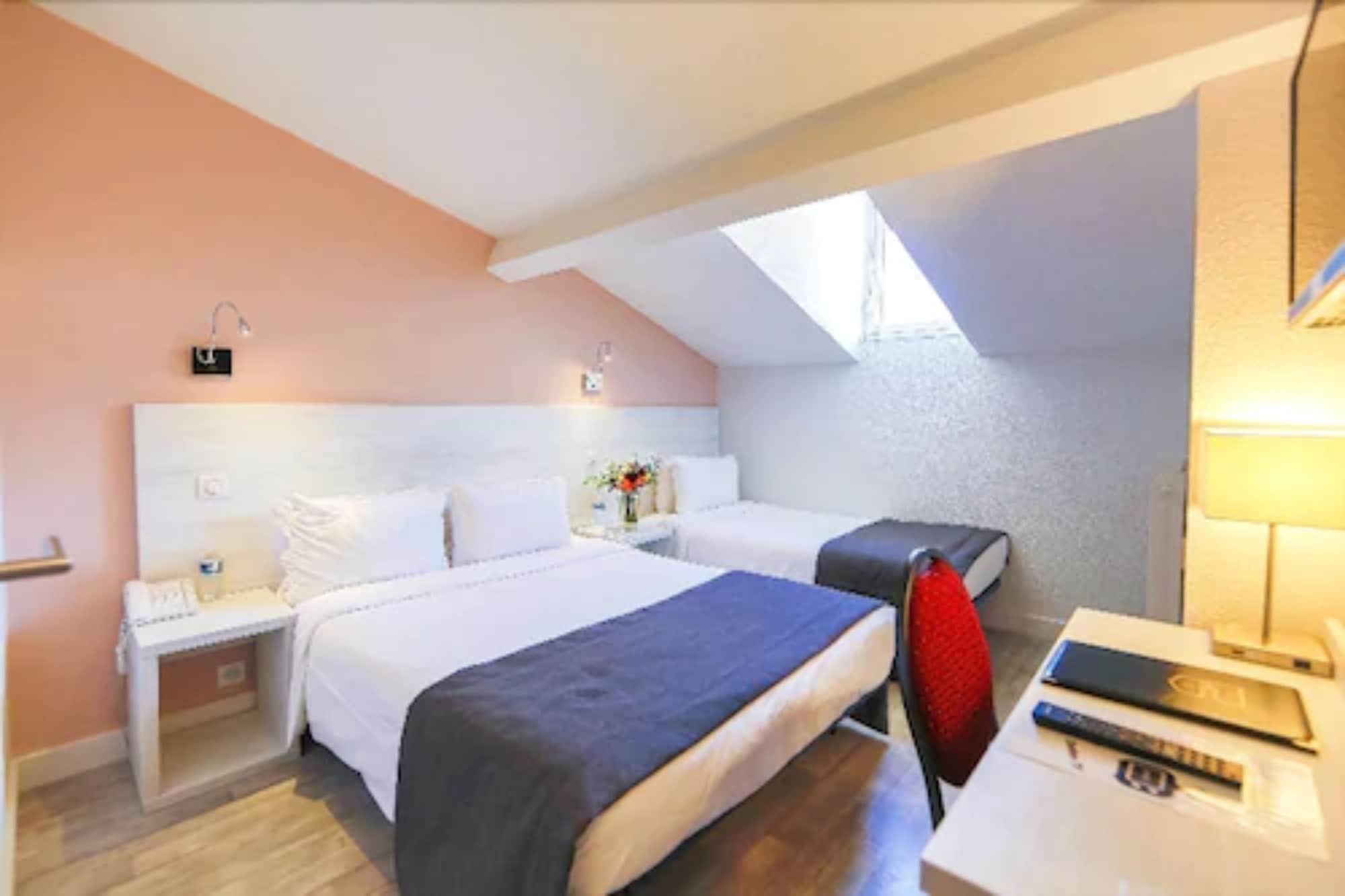 1 BEDROOM, STANDARD, TRIPLE, PRIVATE BATHROOM