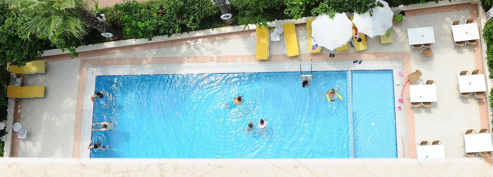 Hotel Royal Hill 32/50